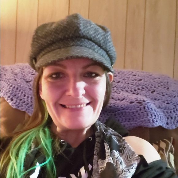 Meet your Posher, Jade - Picture 3 of 10